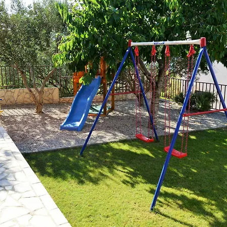 Erdgeschosswohnung Mit Viel Komfort Und Terrasse Trogir