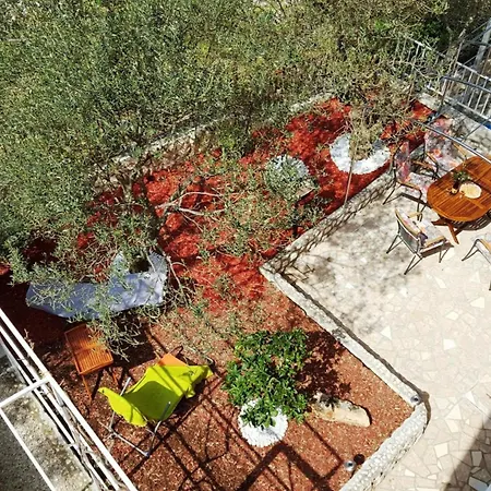 Erdgeschosswohnung Mit Viel Komfort Und Terrasse Trogir