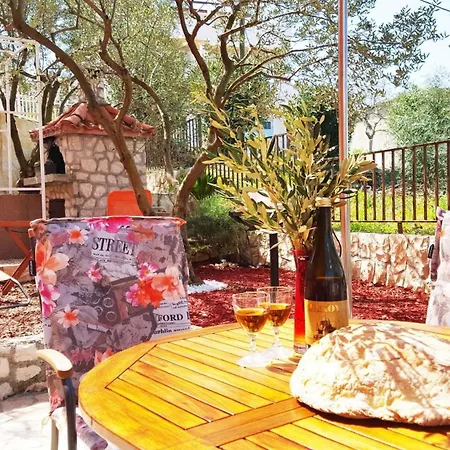 Erdgeschosswohnung Mit Viel Komfort Und Terrasse Apartment *