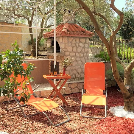 Erdgeschosswohnung Mit Viel Komfort Und Terrasse * Trogir