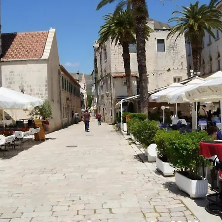 Erdgeschosswohnung Mit Viel Komfort Und Terrasse * Trogir