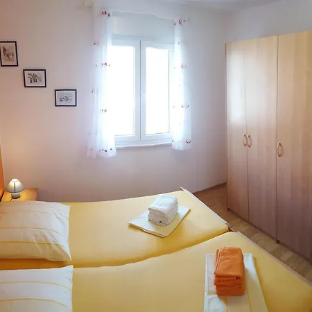 Erdgeschosswohnung Mit Viel Komfort Und Terrasse * Trogir