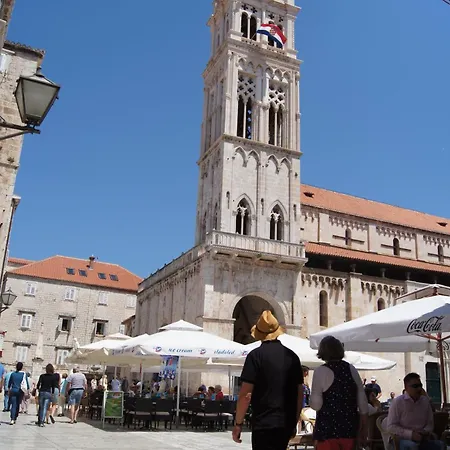 Erdgeschosswohnung Mit Viel Komfort Und Terrasse
